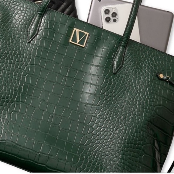 EUC Victoria’s Secret Green Croc Embossed Everywhere Tote Bag with beautiful zip - Picture 2 of 4